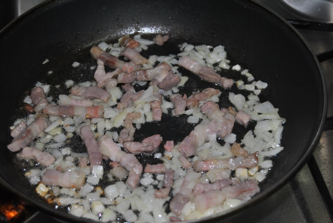Ciuperci cu bacon la tigaie