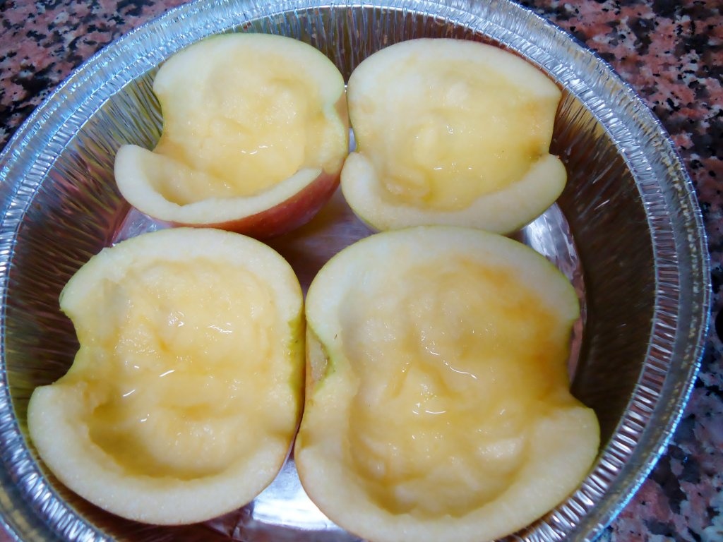 Mere umplute cu nuci