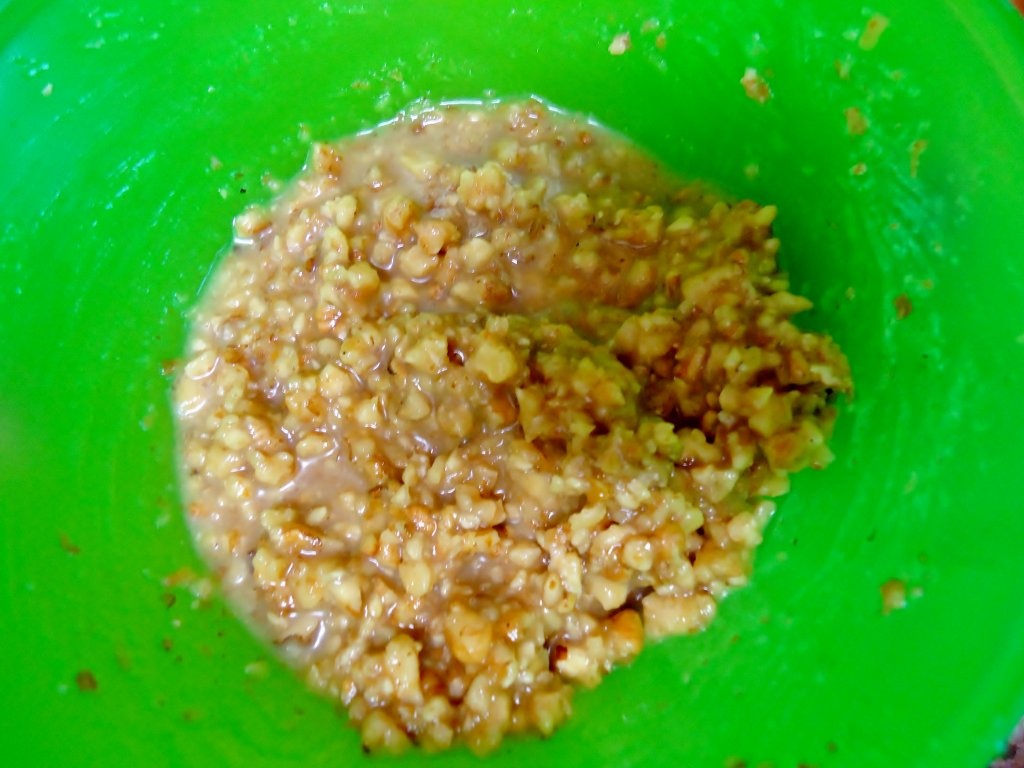 Mere umplute cu nuci