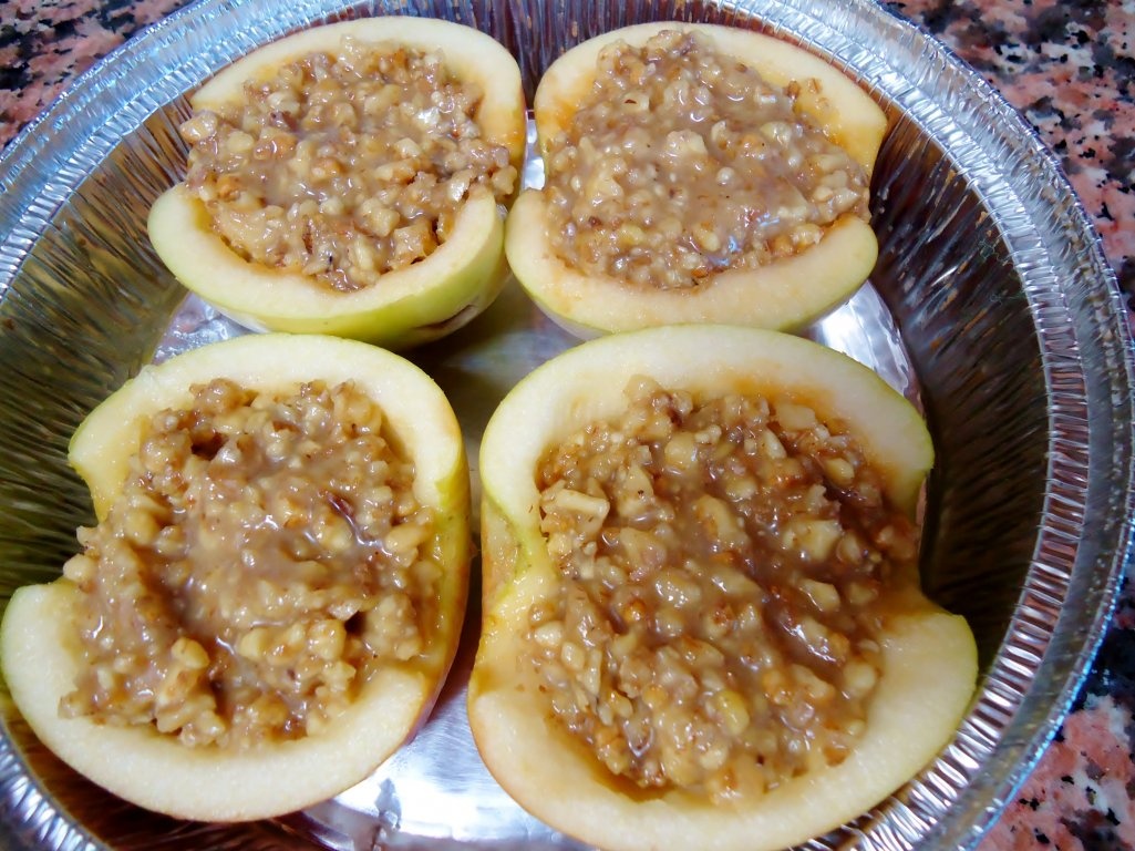 Mere umplute cu nuci