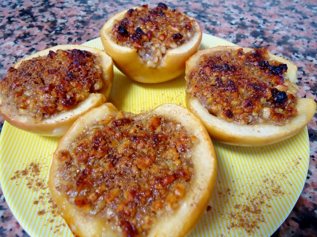 Mere umplute cu nuci