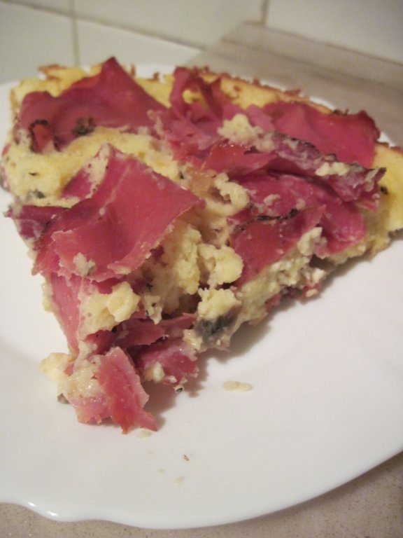 Tarta din iaurt cu ciuperci sote si prosciuto