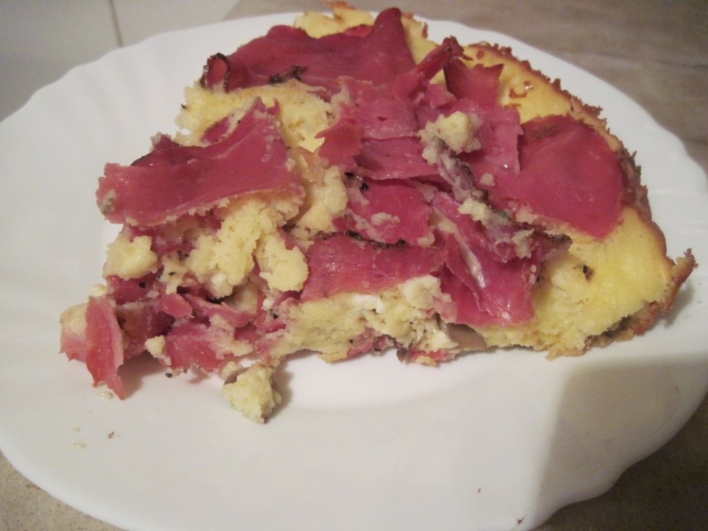 Tarta din iaurt cu ciuperci sote si prosciuto