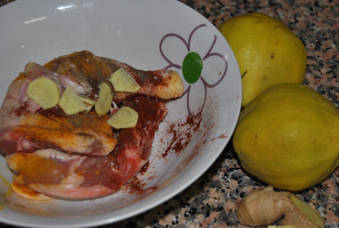 Pulpe de pui cu ghimbir si gutui la cuptor