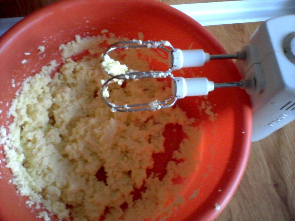 Fursecuri cu nuci si coaja de portocala