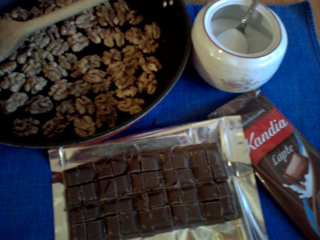 Fursecuri cu nuci si coaja de portocala