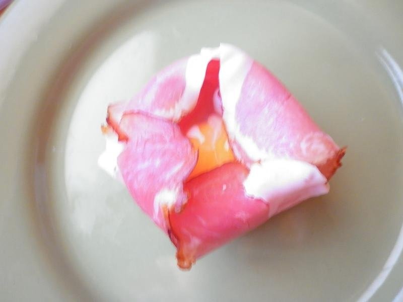 Oua ascunse in rosie