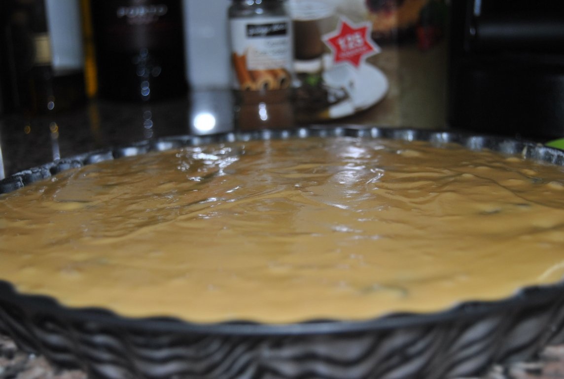 Tartã de mere cu stafide si scortisoarã