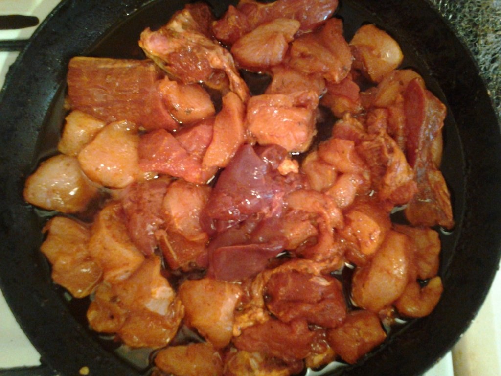 Nebunie la tigaie cu mamaliguta si mujdei de usturoi