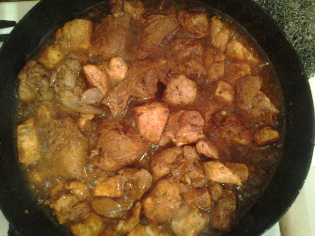 Nebunie la tigaie cu mamaliguta si mujdei de usturoi