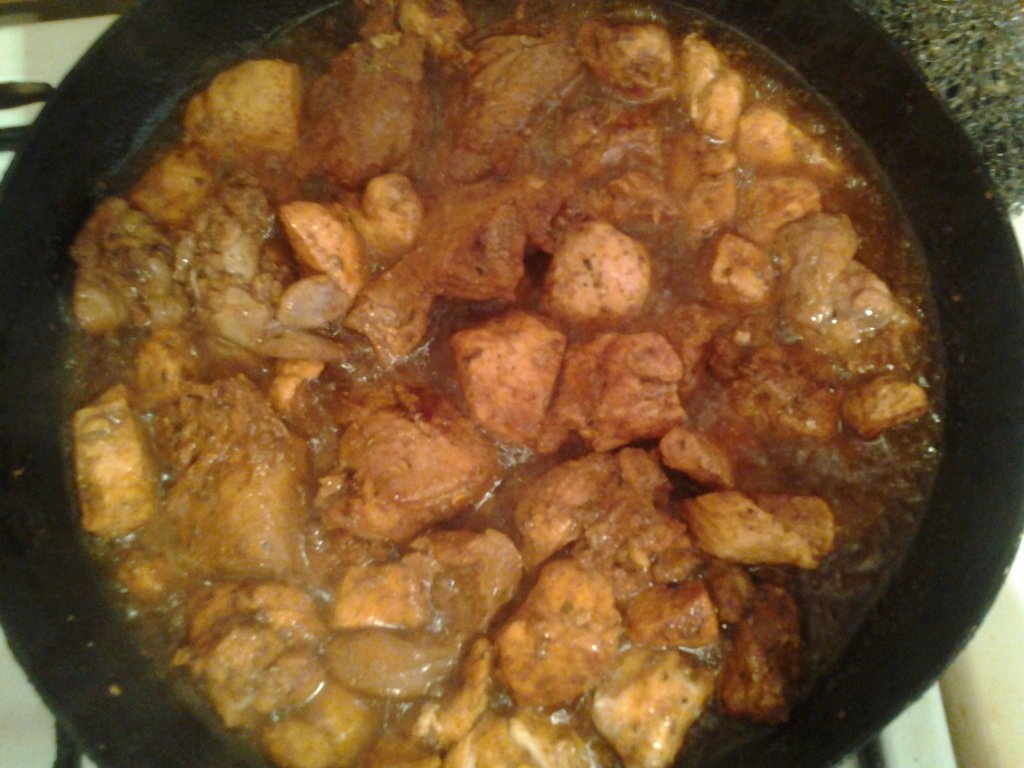 Nebunie la tigaie cu mamaliguta si mujdei de usturoi