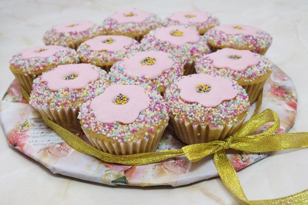 Tort din cupcakes "Manunchi de flori"