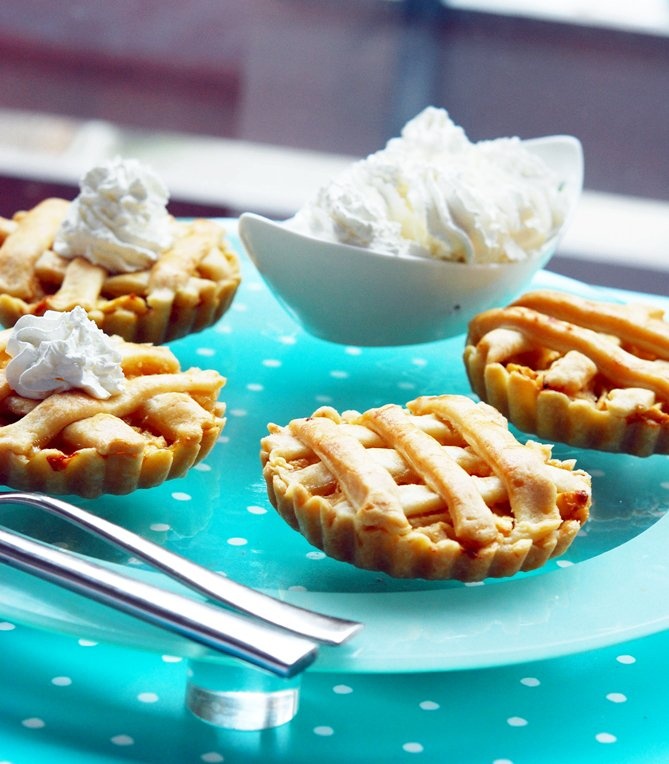 Mini tarte cu mere