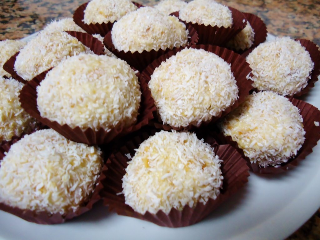 Bomboane de biscuiti si cocos