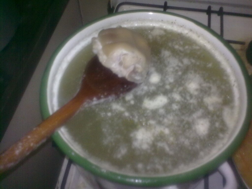 Ciorba afumata cu picioruse de porc