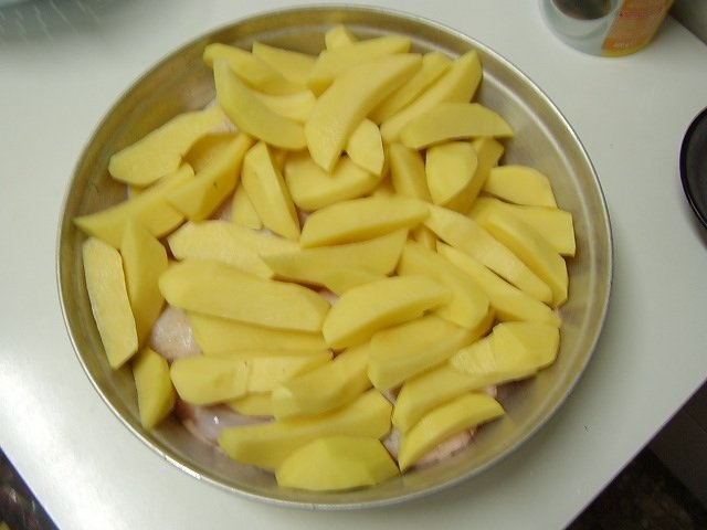 Friptura de pui cu cartofi la cuptor