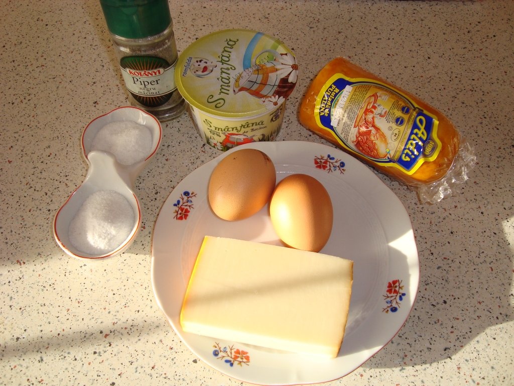 Omleta cu smantana,sunca si cascaval