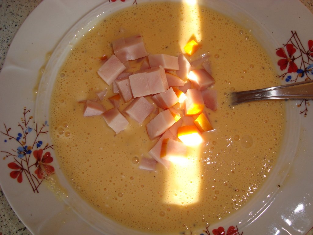 Omleta cu smantana,sunca si cascaval