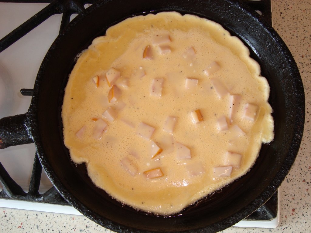 Omleta cu smantana,sunca si cascaval