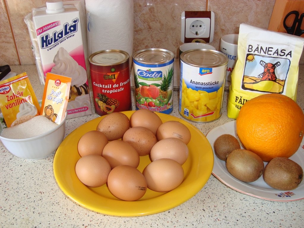 Tort cu fructe de Valentine's Day