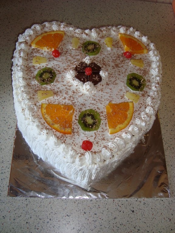 Tort cu fructe de Valentine's Day