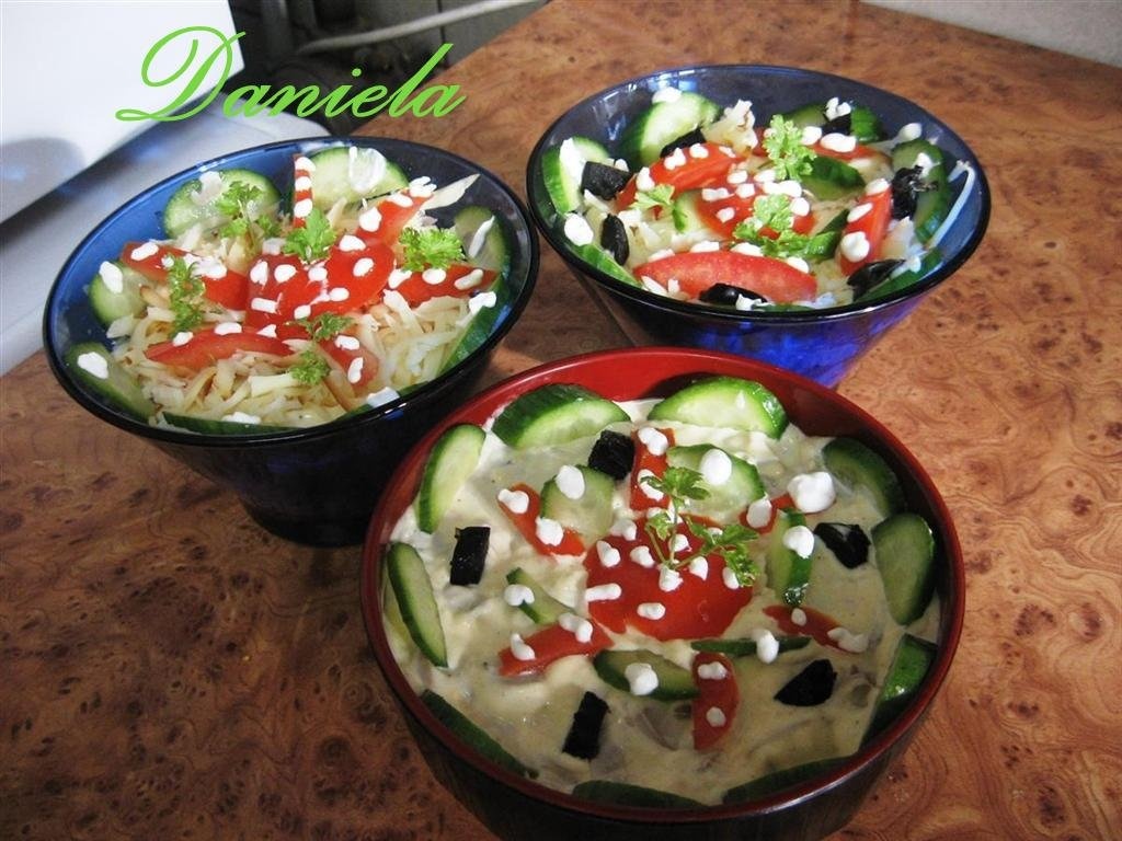 Salata de  cascaval cu oua si usturoi