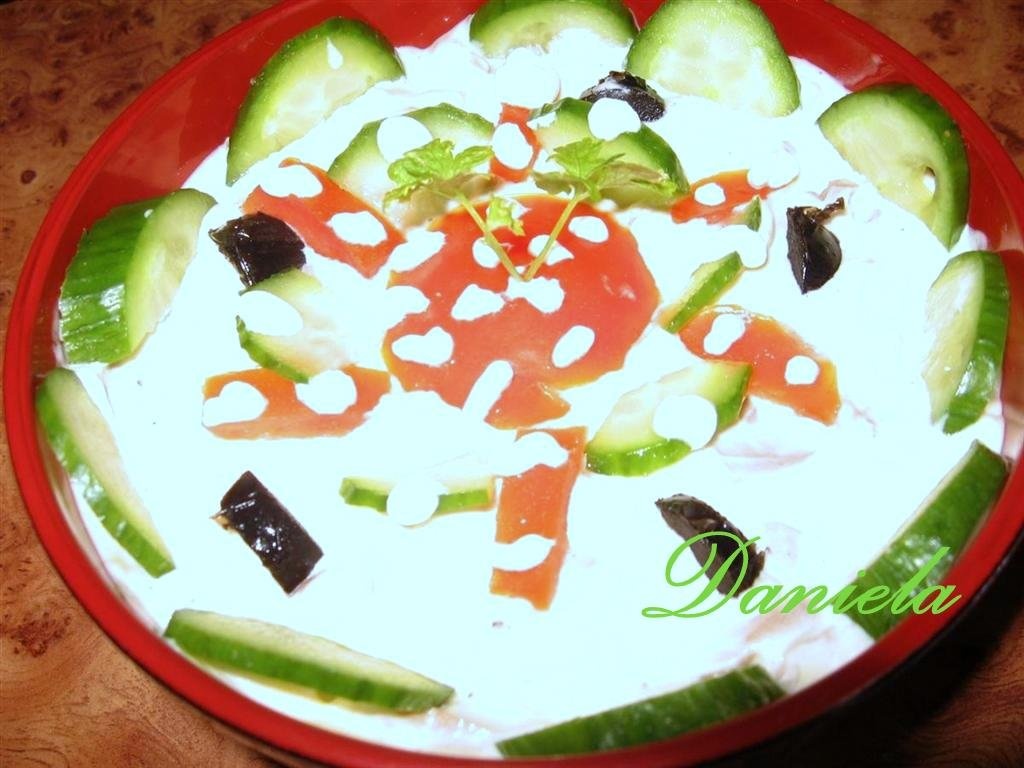 Salata de  cascaval cu oua si usturoi