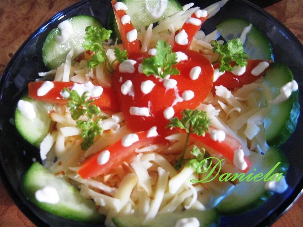 Salata de  cascaval cu oua si usturoi