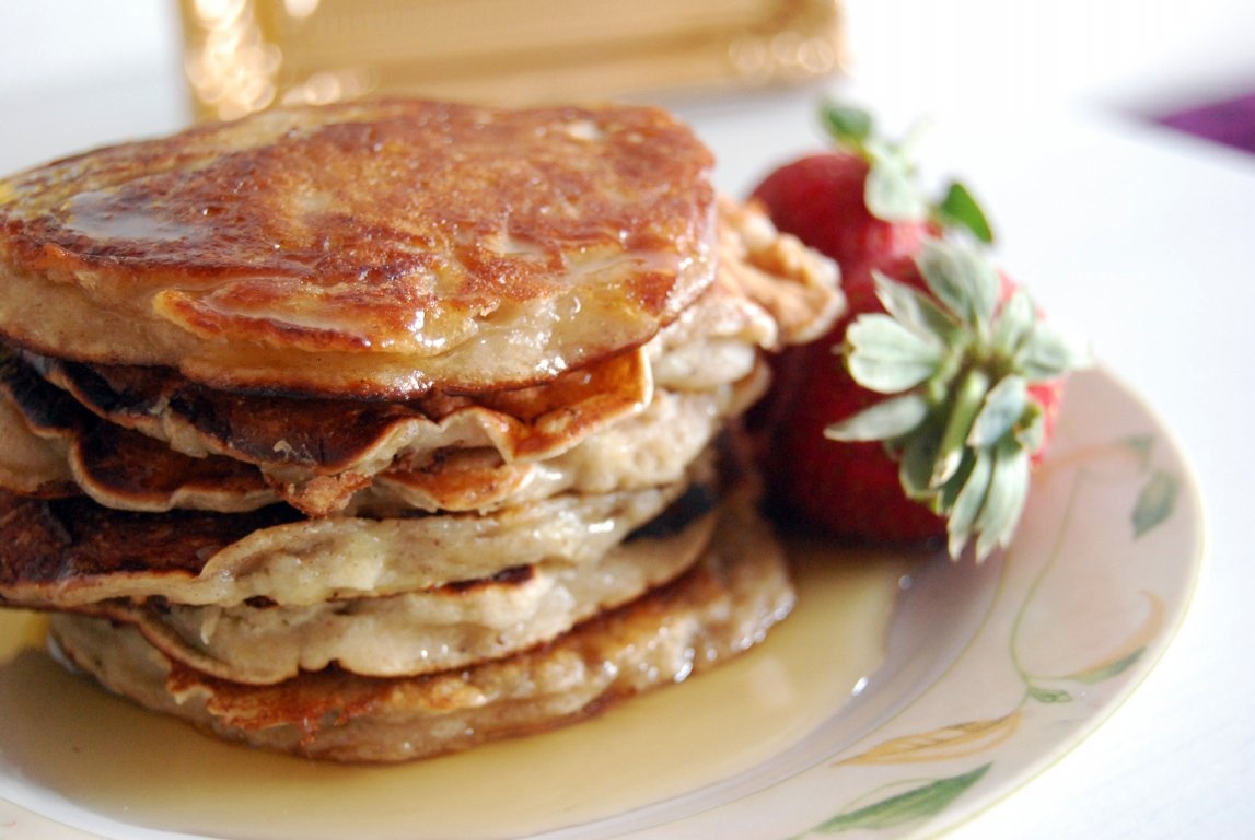 Pancakes cu mere si sirop de artar