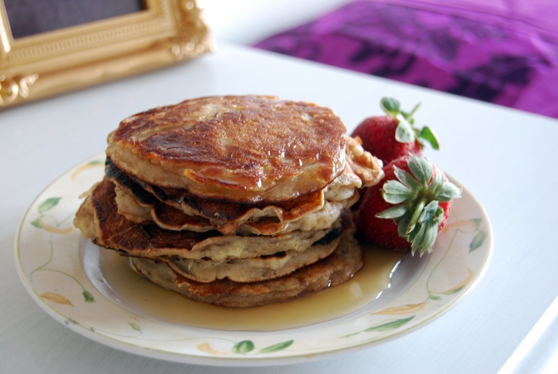 Pancakes cu mere si sirop de artar