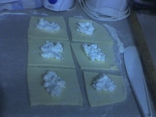 Pateuri cu branza sarata