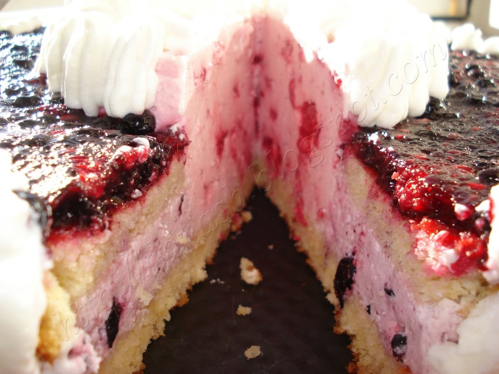 Tort cu Fructe de Padure