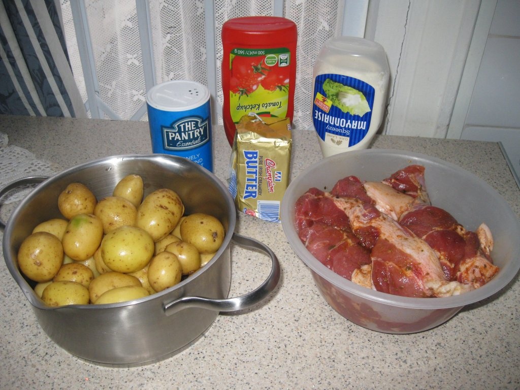 Ceafa la gratar cu cartofi noi