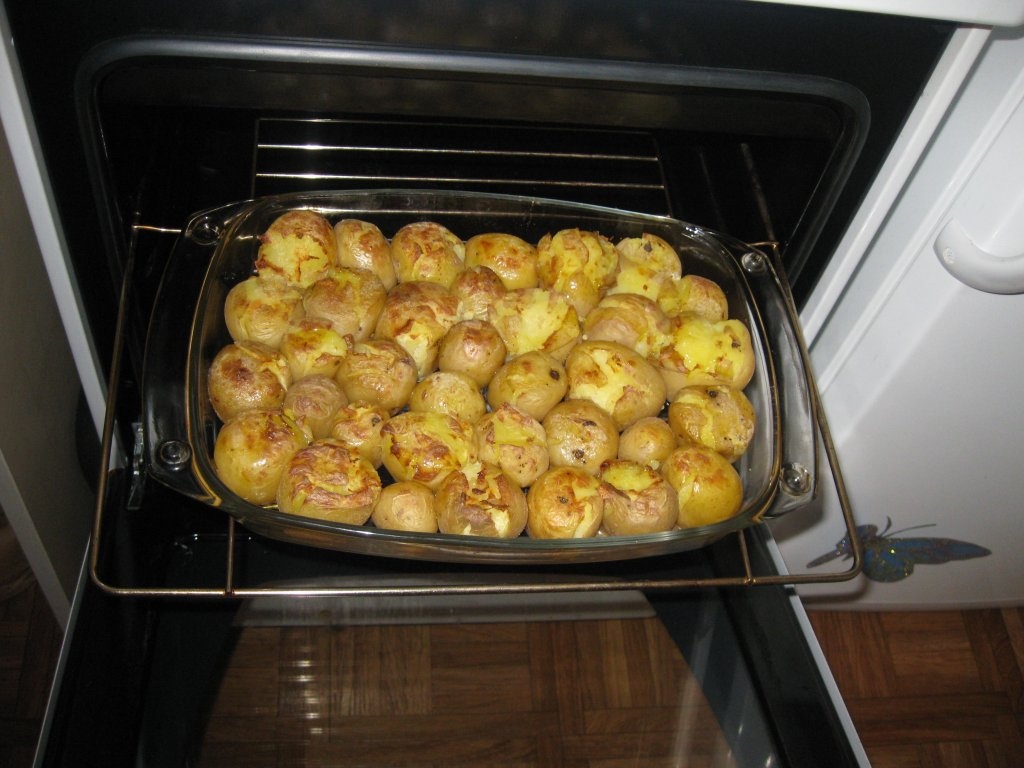 Ceafa la gratar cu cartofi noi