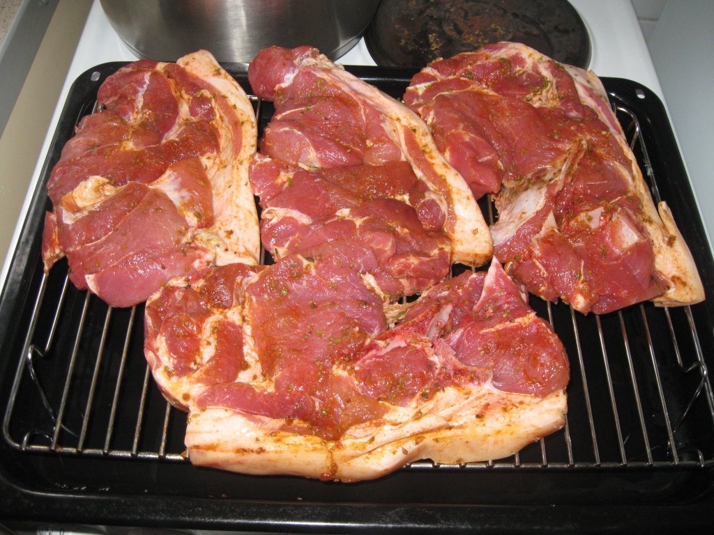 Ceafa la gratar cu cartofi noi