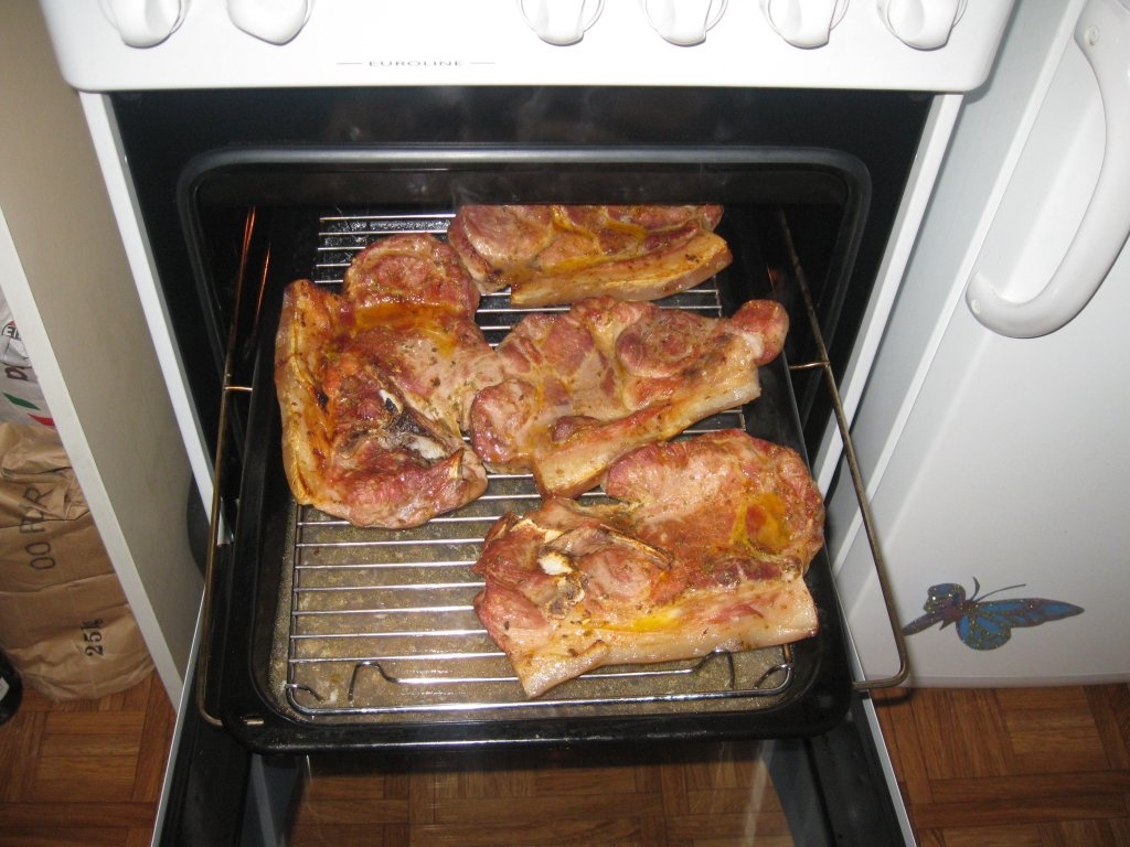 Ceafa la gratar cu cartofi noi