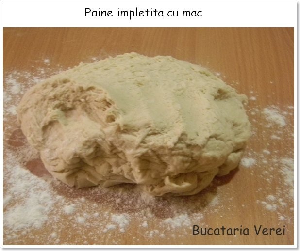 Paine impletita cu mac