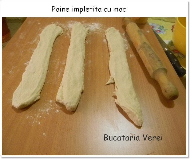 Paine impletita cu mac