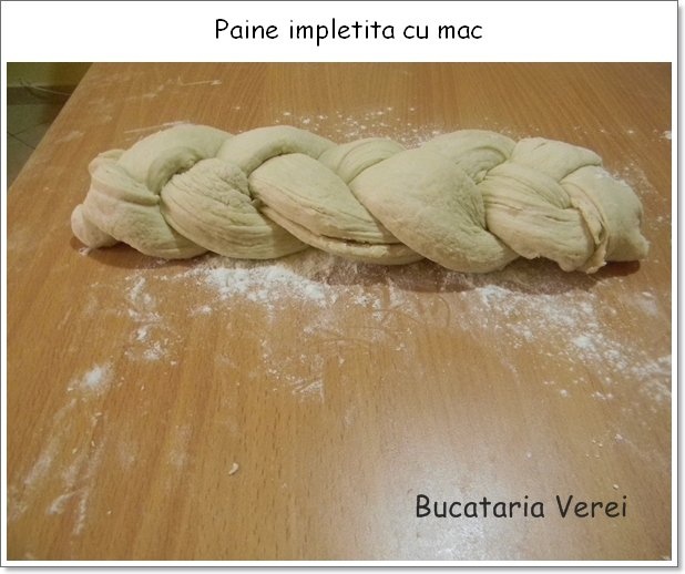 Paine impletita cu mac