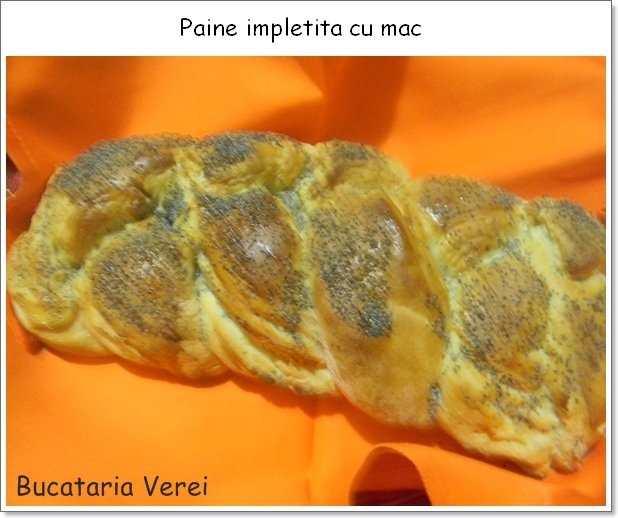 Paine impletita cu mac