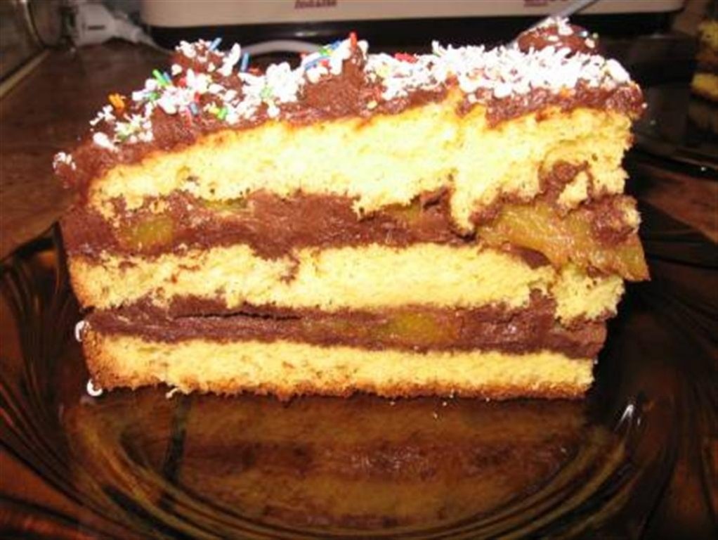 Prajitura  cu crema de  ciocolata si piersici