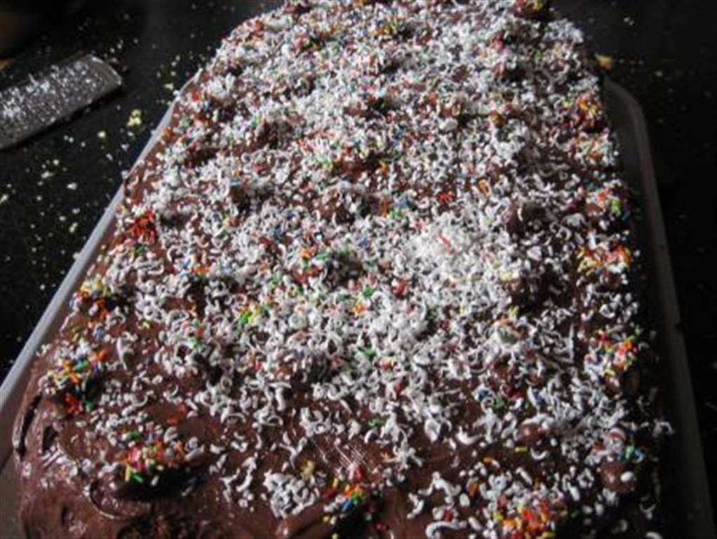 Prajitura  cu crema de  ciocolata si piersici