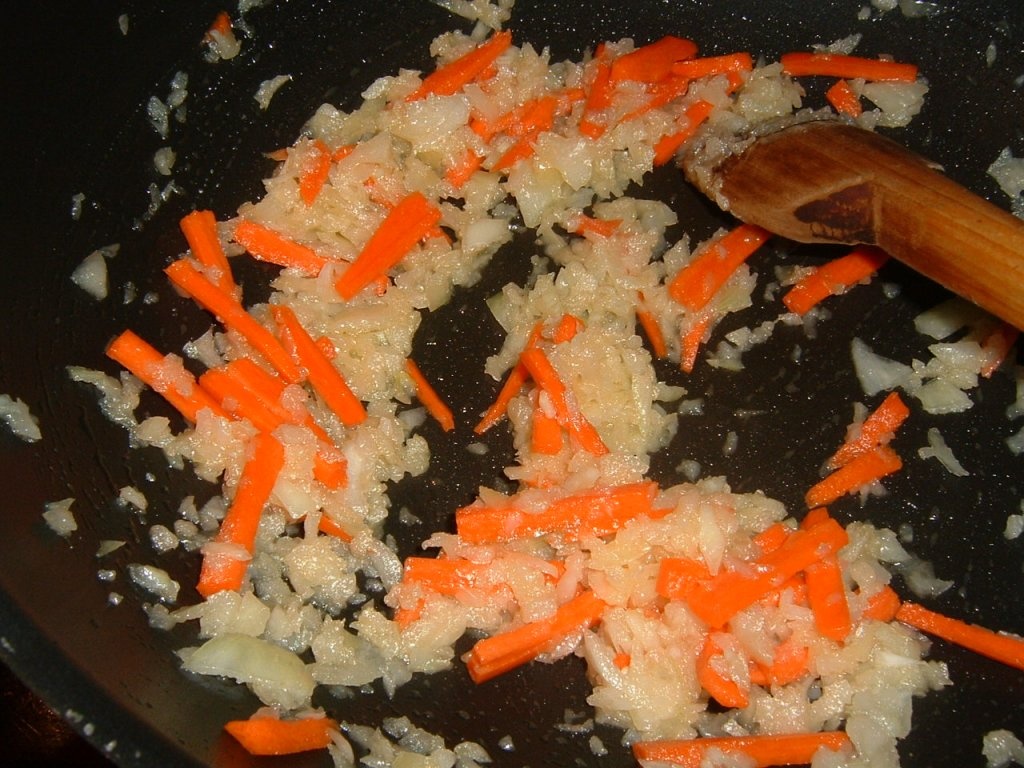 Orez in stil indonezian cu sos de arahide