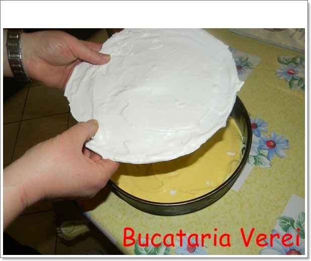 Tort de inghetata cu bezea si 3 creme