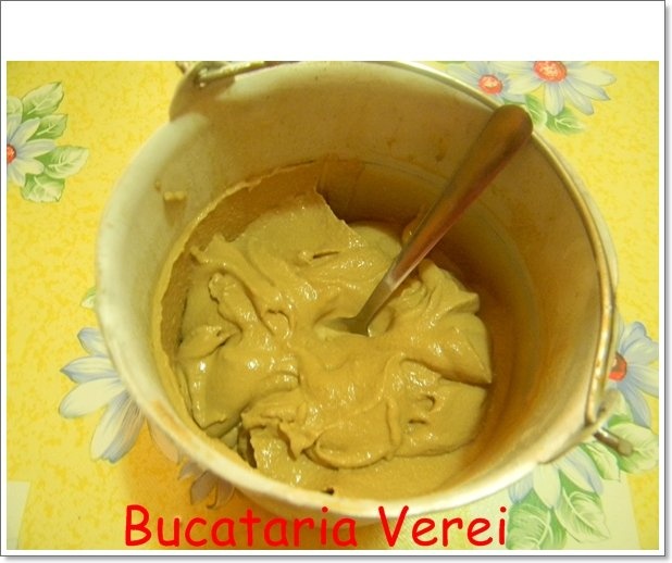 Tort de inghetata cu bezea si 3 creme