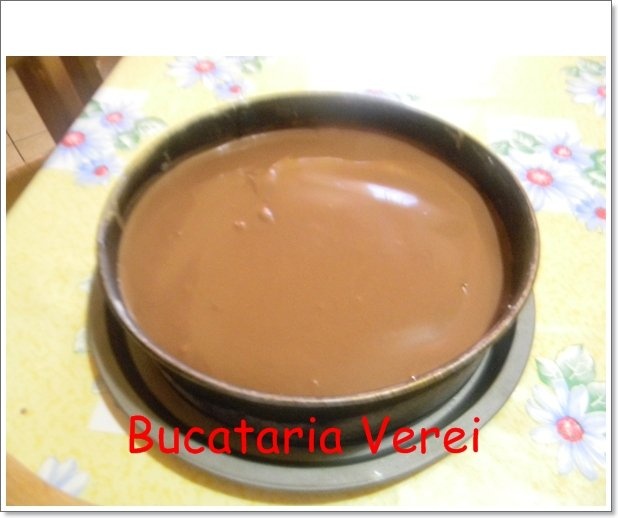 Tort de inghetata cu bezea si 3 creme