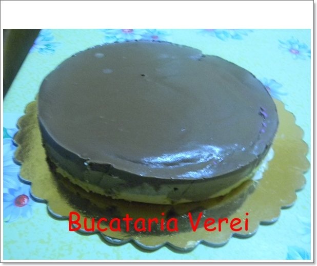 Tort de inghetata cu bezea si 3 creme