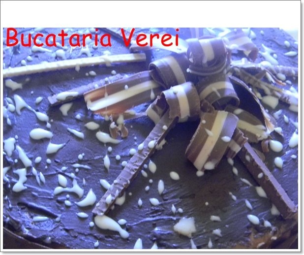 Tort de inghetata cu bezea si 3 creme