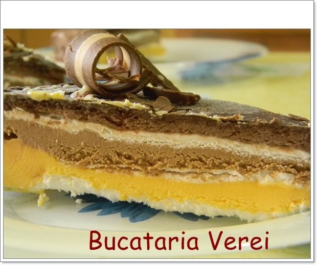 Tort de inghetata cu bezea si 3 creme