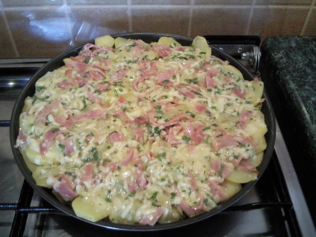 Pizza din aluat de cartofi